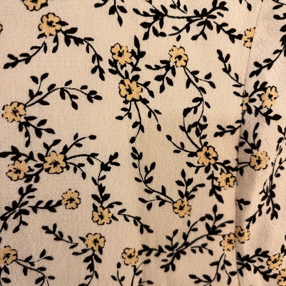 Cupcakes and cashmere Floral V-Neck Dress - Picture 10 of 11